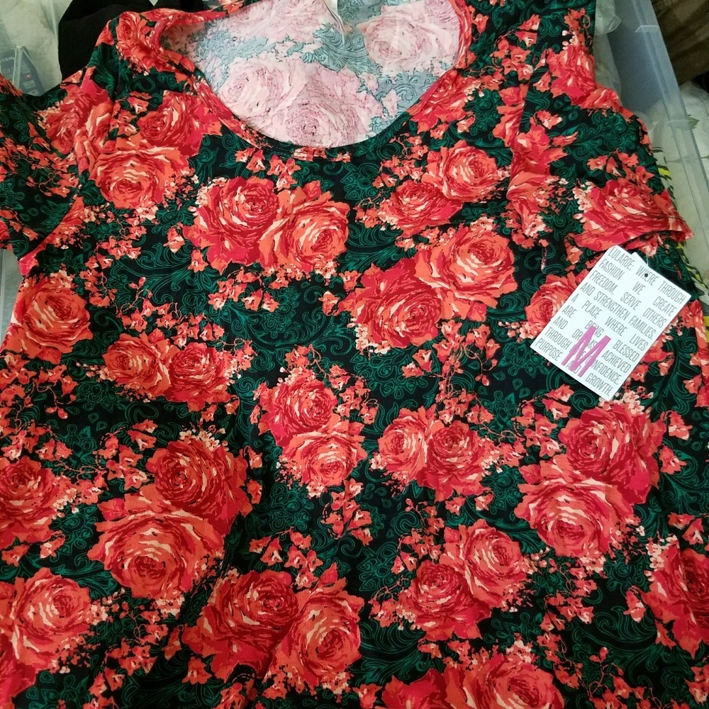 Bnwt lularoe med perfect tee rose unicorn